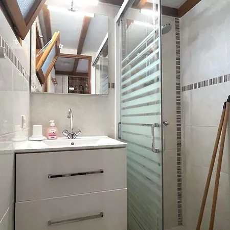 別荘 T2 Climatisee Avec Terrasse Dans La Pinede - Fr-1-607-87