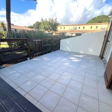 T2 Climatisee Avec Terrasse Dans La Pinede - Fr-1-607-87